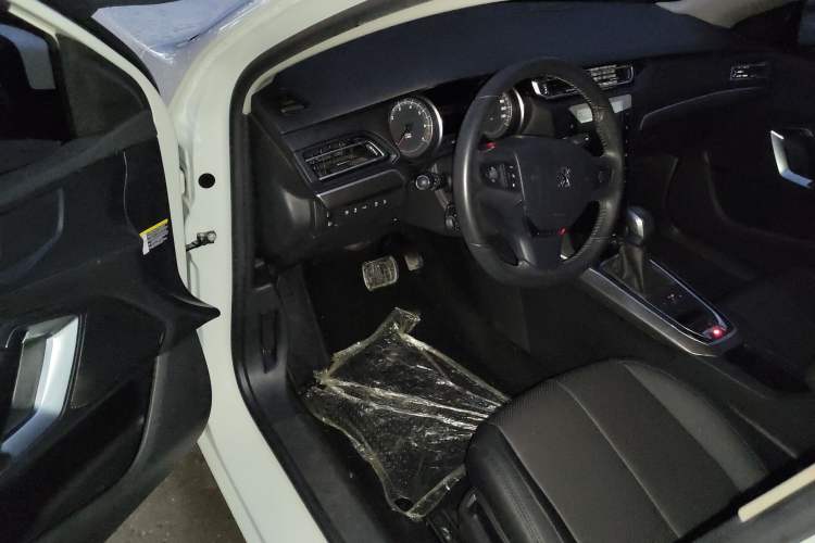 Used Peugeot 408 2018 Revised 350THP Automatic Luxury Edition Driver Seat