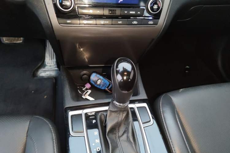 Used Hyundai Mistra 2014 1.8L Automatic Smart GLS Gear Lever