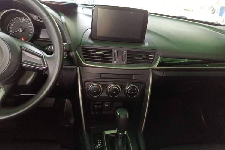 Used Mazda CX-4 2018 2.0L Automatic Two-Wheel Drive Blue Sky Dynamic Version China V Standard Audio And AC Panel