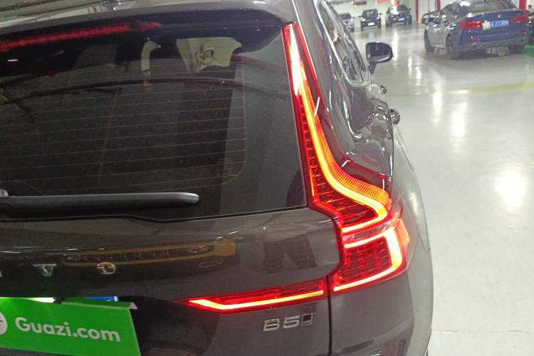 Used Volvo XC60 2023 B5 4x4 Smart Luxury Edition Exterior 3