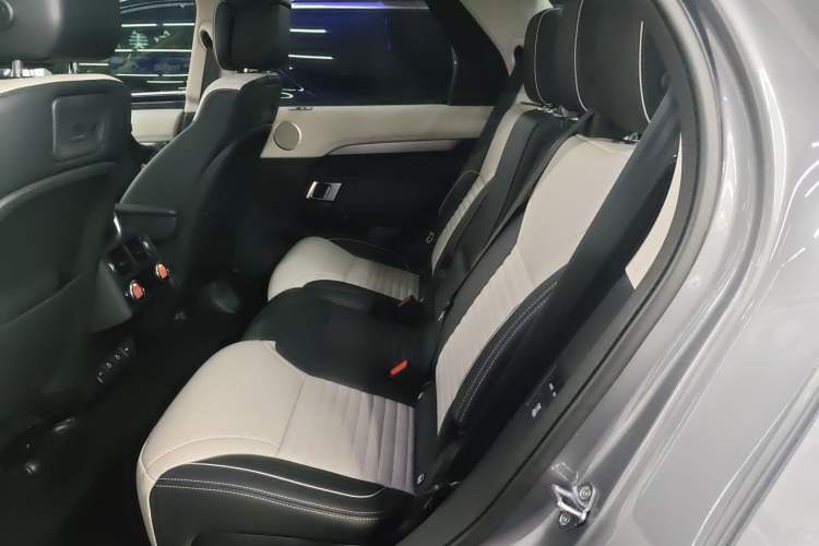 Used Land Rover Discovery 2021 360 PS R-Dynamic HSE Left Rear Seat