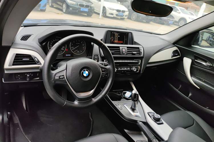 Used BMW 2 Series 2014 220i Leading Model Center Console
