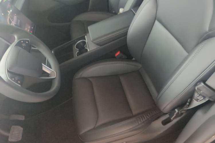 Used Tesla Model Y 2025 Rear-Wheel-Drive Version
