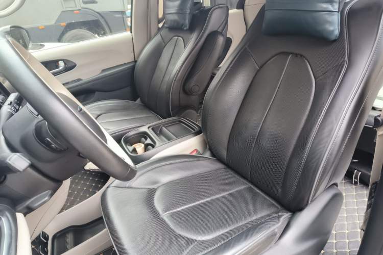 Used Chrysler Grand Voyager PHEV 2019 3.6L Plug-in Hybrid
