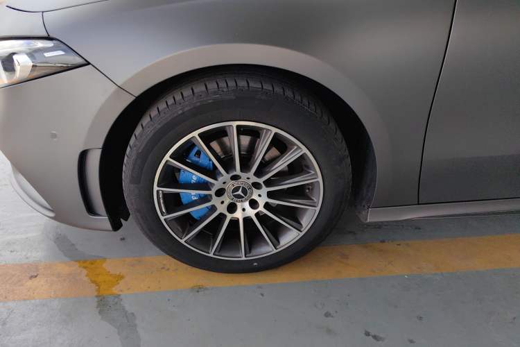 Used Mercedes-Benz A-Class 2021 A 200 L Sport Sedan Fashion Model Left Front Wheel Hub