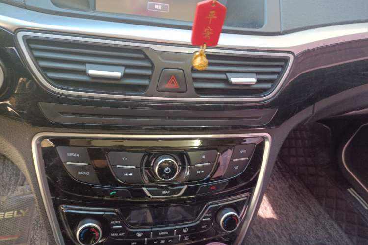 Used Geely Auto Emgrand GT 2016 2.4L Zunya Model Audio And AC Panel