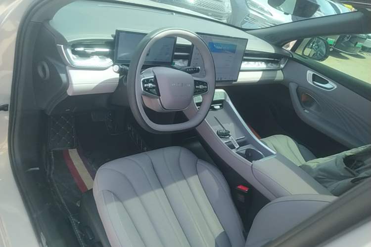 Used Roewe M7 DMH 2025 Model 160km Premium Version
