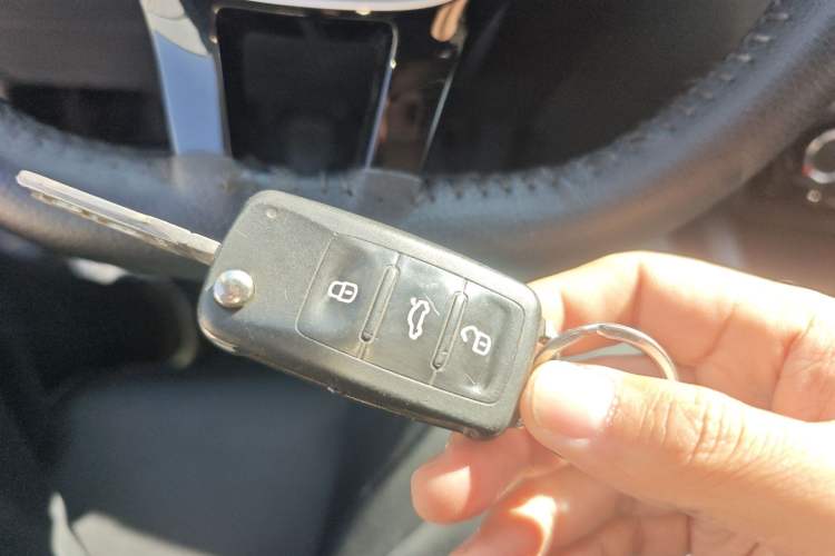 Used Volkswagen Sagitar 2015 1.6L Manual Comfort Model Vehicle Key