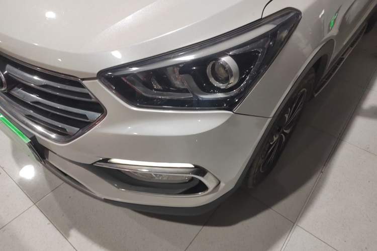 Used Hyundai Santa Fe 2017 2.0T Automatic All-Wheel Drive Smart 7-Seater Left Front Headlight