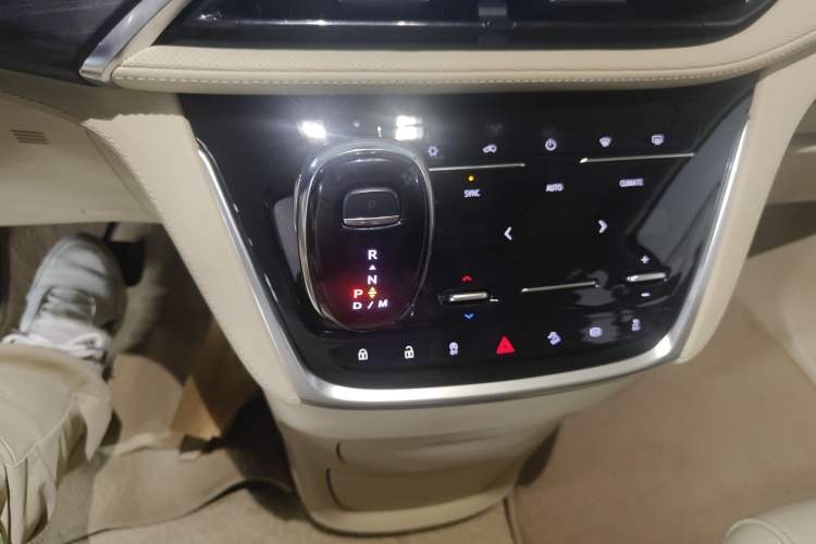 Used Buick GL8 2023 ES Lu Zun Deluxe Model
