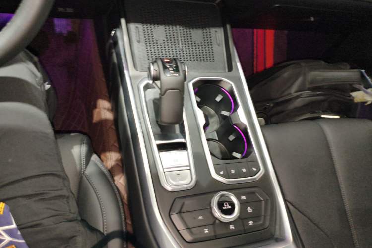 Used Tank 400 New Energy 2024 Hi4-T Off-Road Edition Gear Lever