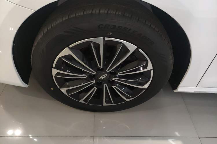 Used Chery Fengyun A8 2024 127 Far Voyage Luxury Edition Left Front Wheel Hub