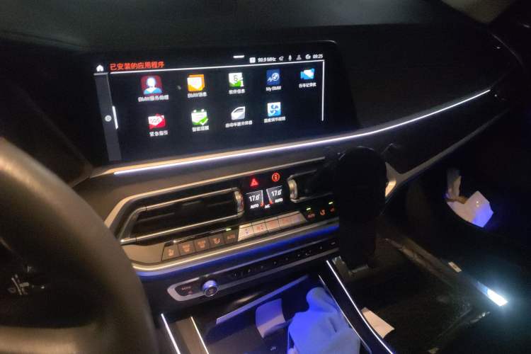 Used BMW X7 2021 Facelifted xDrive40i Luxury Package with Leading Features Audio And AC Panel