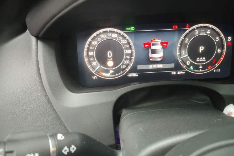 Used Jaguar XEL 2023 2.0T 250 PS R-DYNAMIC S Advanced Sport Edition Odometer Close Up