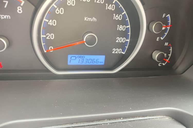 Used Hyundai Celesta 2011 1.6L Automatic Comfort Edition Odometer Close Up