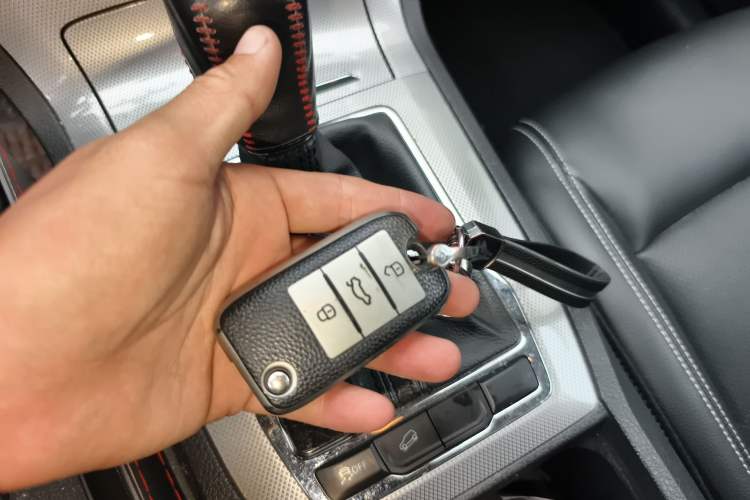 Used Roewe RX5 2016 20T Two-Wheel Drive Automatic Internet Smart Edition Vehicle Key