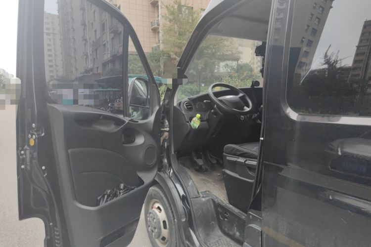 Used Iveco Eurocargo 2021 2.0T Manual Super Rui Long Wheelbase Short Overhang High Roof Side-Sliding Door F1A
