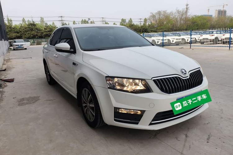 Used Skoda Octavia 2017 1.6L Automatic Chuanxing Edition Front Right 45 Deg