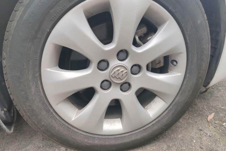 Used Buick Regal 2015 1.6T Leading Technology Model Right Front Wheel Hub