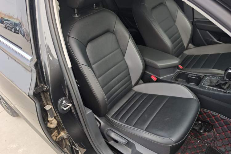 Used Volkswagen Sagitar 2021 280TSI DSG Excellence Edition Right Front Seat