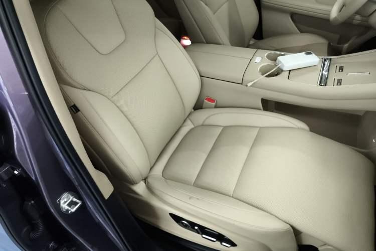 Used Hima AITO M5 2024 Extended-Range Max RS Four-Wheel Drive Advanced Intelligent Driving Version Right Front Seat