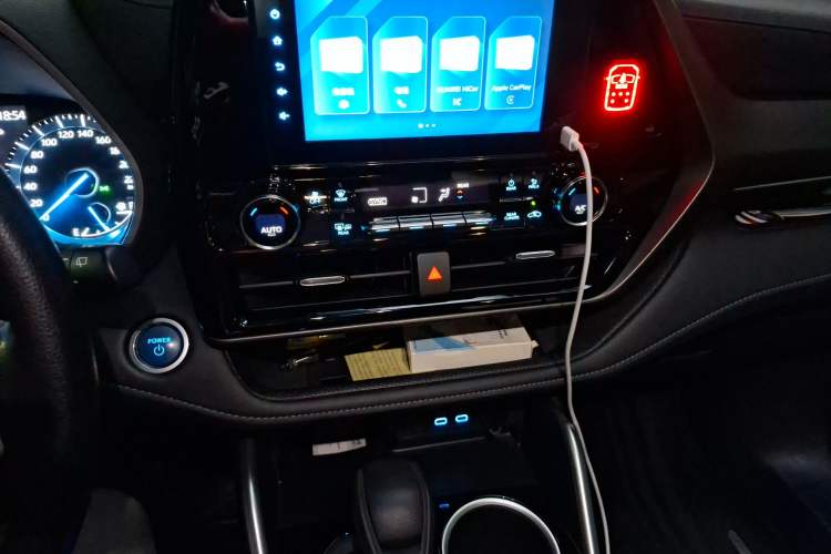 Used Toyota Highlander 2022 Dual-Engine 2.5L Two-Wheel Drive Elite Edition 7-Seater Audio And AC Panel