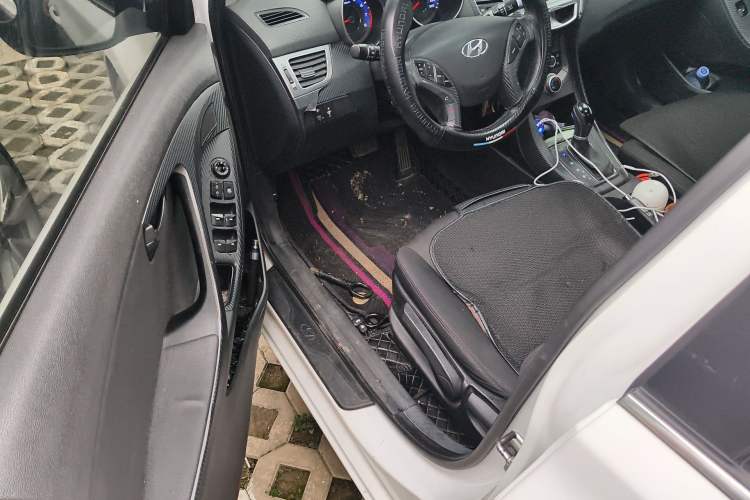 Used Hyundai Elantra (5th Generation / Langdong) 2016 1.6L Automatic Smart Version Driver Seat