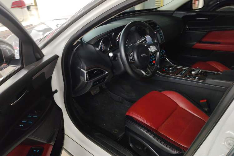 Used Jaguar XE 2017 2.0T 200 PS R-Sport
