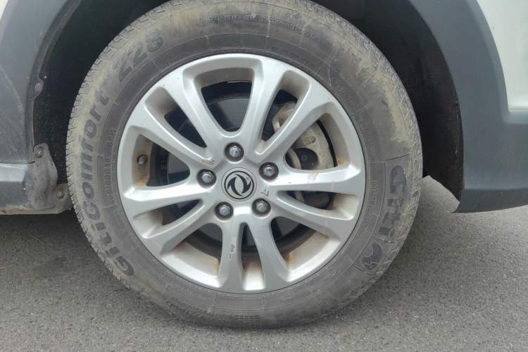 Used Dongfeng Fengon 360 2015 1.5L Manual Luxury 7-Seater China IV Standard
