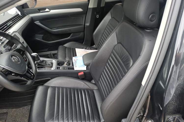 Used Volkswagen Magotan 2017 280TSI DSG Comfort Model
