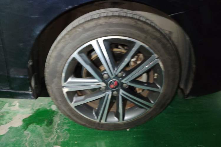 Used Roewe i5 2019 20T Automatic Intelligent Connectivity Super-Power Supreme Edition Right Front Wheel Hub