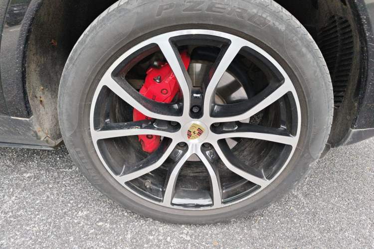 Used Porsche Cayenne 2023 Cayenne 3.0T Platinum Edition Right Front Wheel Hub