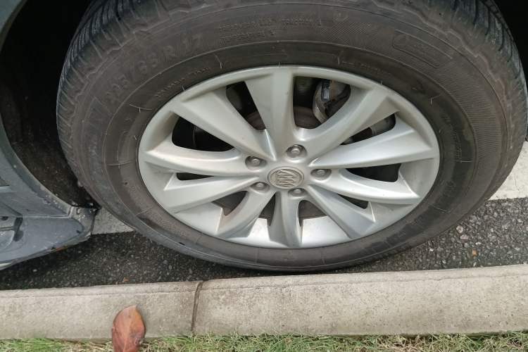 Used Buick Envision 2016 28T Four-Wheel Drive Luxury Model Right Front Wheel Hub