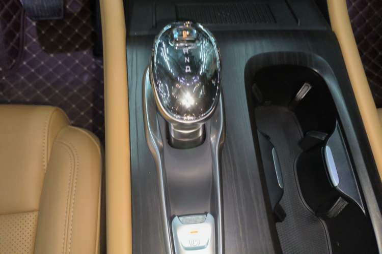 Used VOYAH Dream 2024 PHEV Extended-Range Premium Edition Gear Lever