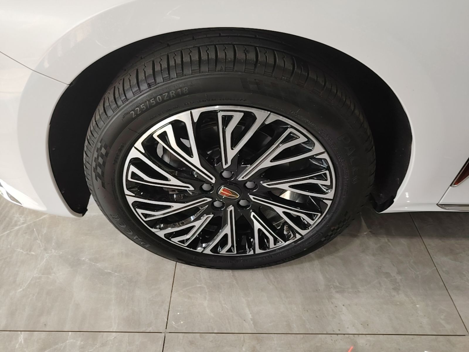 Hongqi H5 2025 2.0T Automatic Flag Edition – 500 000 Units Commemorative Version — снимка 10