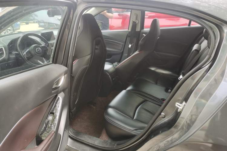 Used Mazda 3 Axela 2017 Hatchback 2.0L Automatic Luxury Model Emission Standard China V