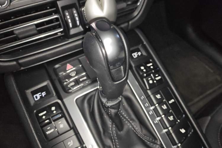 Used Porsche Macan 2018 Macan 2.0T Gear Lever