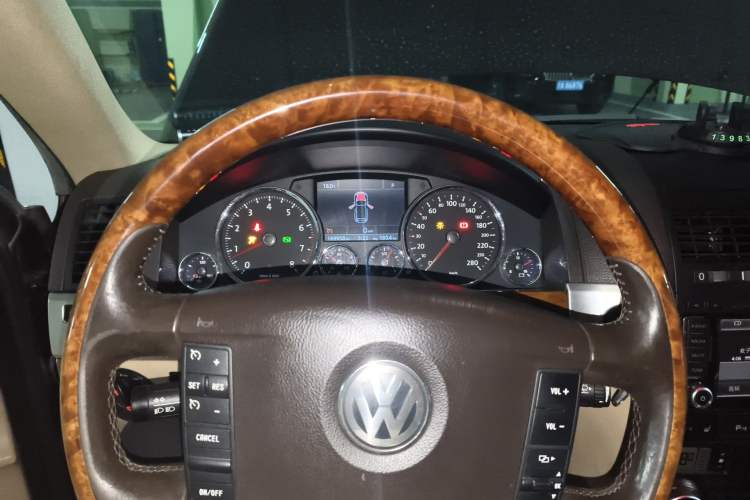 Used Volkswagen Touareg 2007 3.6L Top-Tier Version