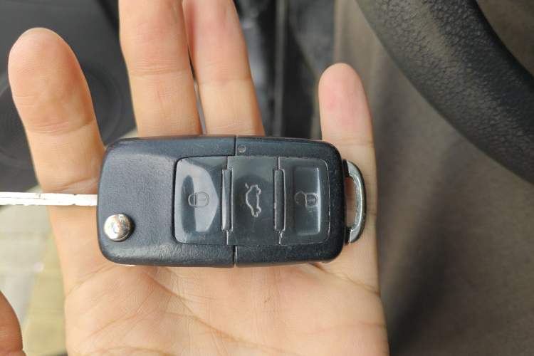 Used Volkswagen Lavida 2011 2.0L Automatic Premium Edition Vehicle Key