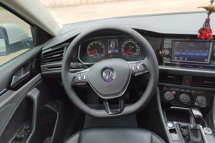 Used Volkswagen Sagitar 2020 200TSI DSG Comfort Version China VI Standard Steering Wheel