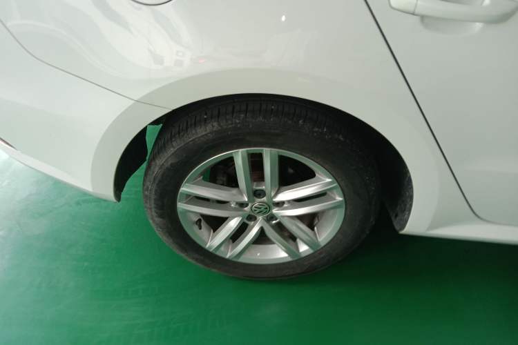 Used Volkswagen Gran Lavida 2017 180TSI DSG Comfort Edition Right Rear Wheel Hub