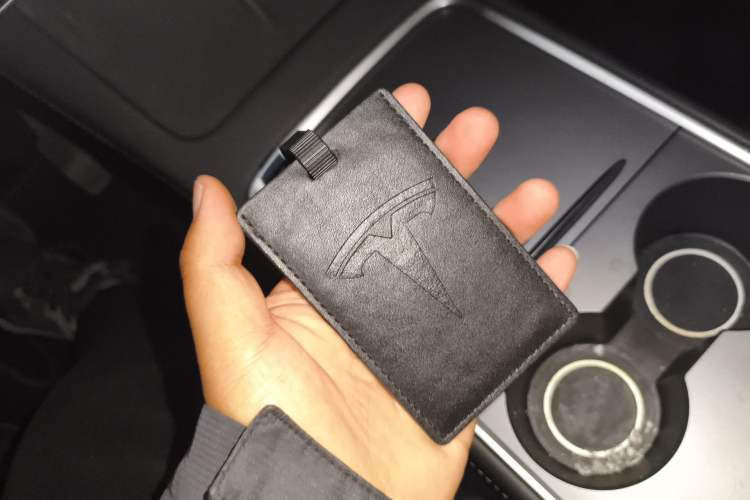 Used Tesla Model Y 2022 Long-Range All-Wheel-Drive Version Vehicle Key