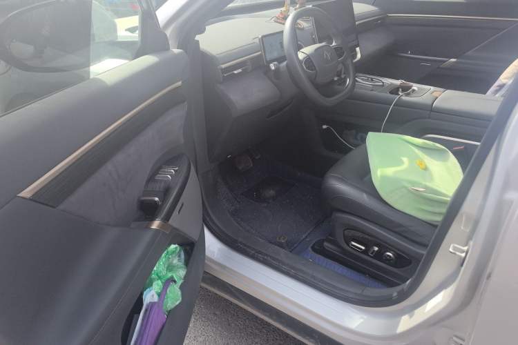 Used Dongfeng eπ eπ008 2024 636Max All-Electric Version 6 Seats Interior 3