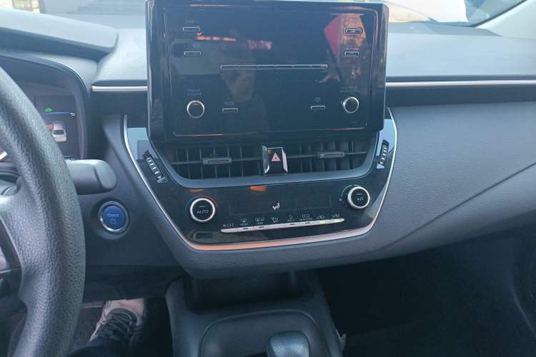 Used Toyota Corolla 2019 Dual-Engine 1.8L E-CVT GL-i Pioneer Edition
