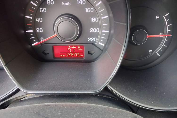 Used Kia K2 2012 Sedan 1.4L MT GLS Commemorative Edition
