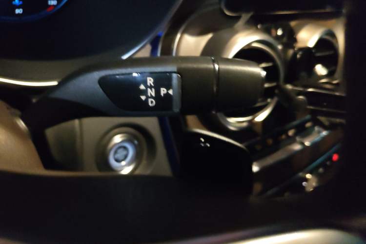 Used Mercedes-Benz GLC 2020 Facelift GLC 260 L 4MATIC Luxury Edition Gear Lever