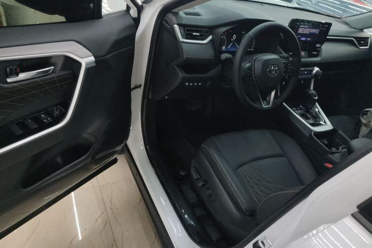 Used Toyota RAV4 2024 Dual-Motor 2.5L E-CVT Two-Wheel Drive Elite Plus Edition
