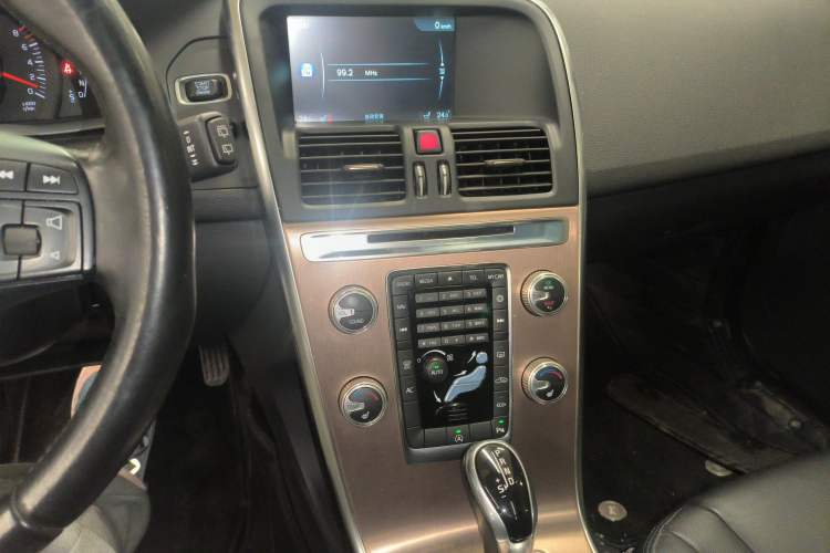 Used Volvo XC60 2015 T5 Smart Upgrade Model Audio And AC Panel