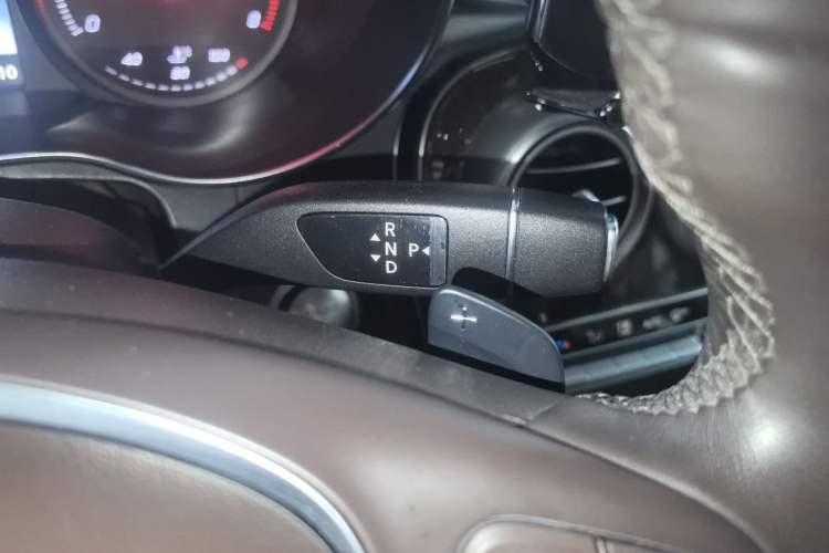 Used Mercedes-Benz GLC 2018 Facelift GLC 260 4MATIC Luxury Edition Gear Lever