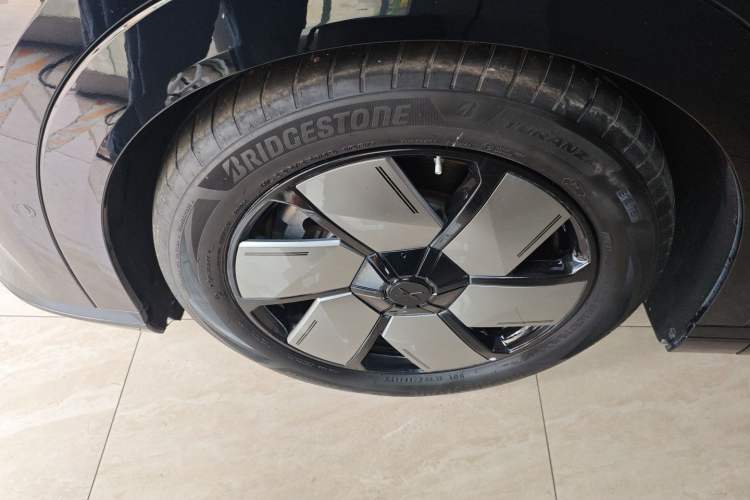 Used XPeng X9 2024 702 Ultra-Long Range Pro
